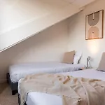 Pleasant Holiday Home In Vrouwenpolder With Garden
