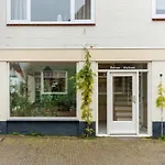 Pleasant Holiday Home In Vrouwenpolder With Garden