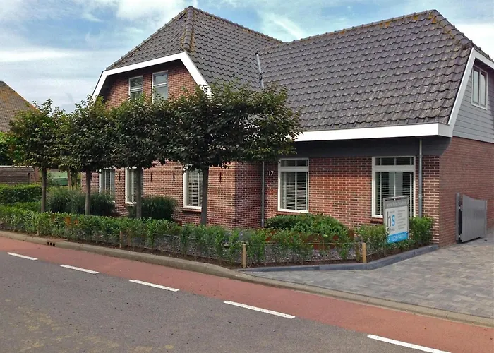Pleasant Holiday Home In Vrouwenpolder With Garden